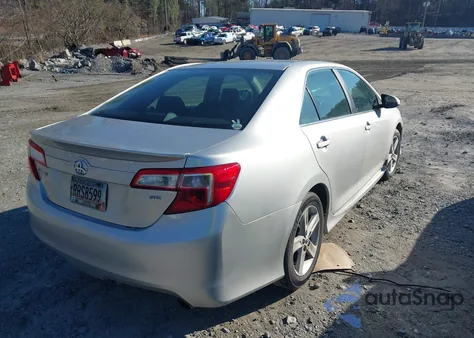 2013 Toyota Camry Se z USA, uszkodzony, nr VIN 4T1BF1FK3DU269772